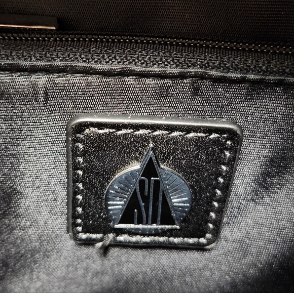 Shane Dawson Pig Crossbody Bag - Picture 9 of 9